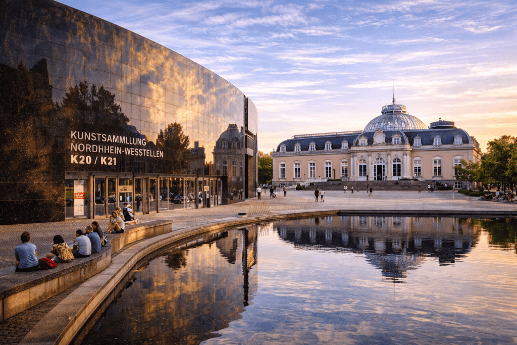 Kunstsammlung Nordrhein-Westfalen K20 Düsseldorf mit moderner Museumsarchitektur