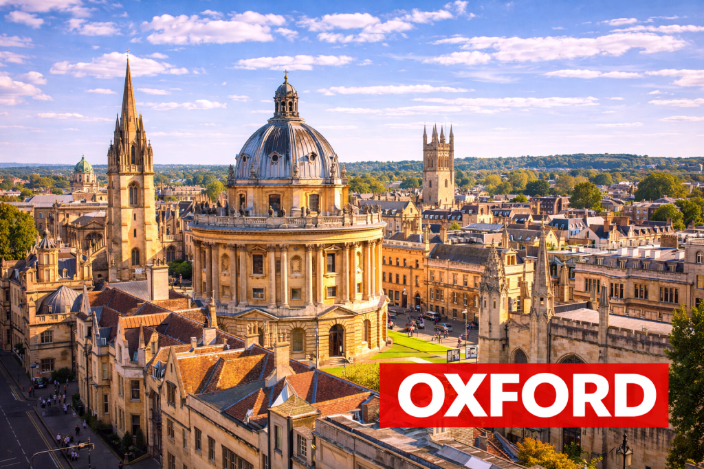 Historische Skyline von Oxford mit Colleges, Kirchtürmen und klassischer Universitätsarchitektur.