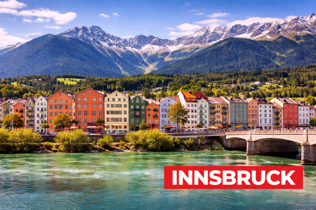 Innsbruck mit bunten Altstadthäusern, Goldenem Dachl und Alpen im Hintergrund