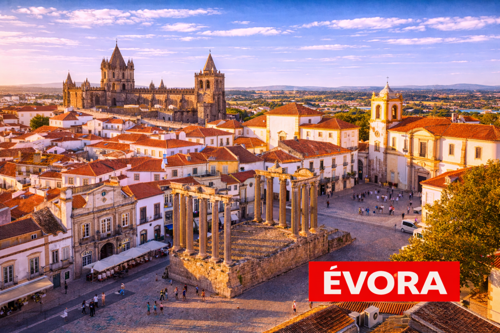Évora mit römischem Tempel, Kathedrale und historischer Altstadt im Alentejo.
