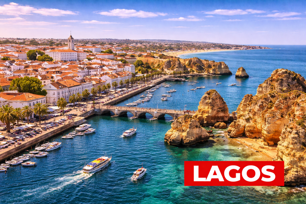 Lagos an der Algarve mit Yachthafen, Altstadt und beeindruckenden Felsklippen an der Küste.